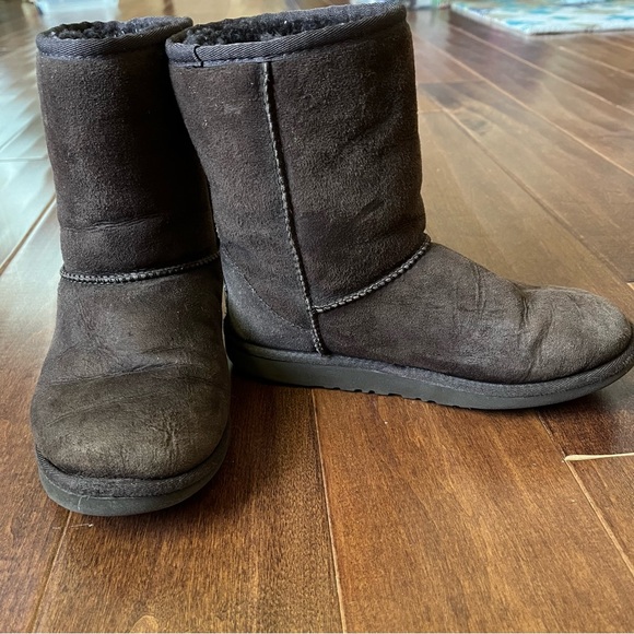 Ugg Cozy Dark Brown Shortie Shearling Suede Girl’s Boots Size 4 - Picture 1 of 9